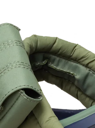 Détail Crocs Kakashi : col gilet matelassé à poches